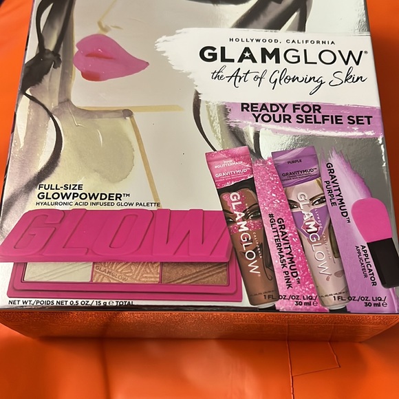 GLAMGLOW The Art of Glowing Skin Ready for Selfie Set NEW in Box - Picture 4 of 9